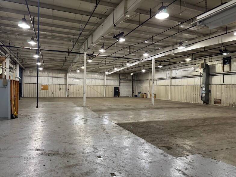 More Photos Of 35 Industrial Park Pl, Middletown Warehouse For Sale
