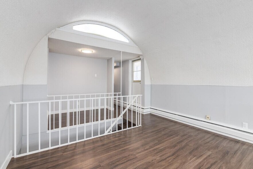 More Photos Of 2105 90 Av SW, Calgary Apartments For Lease