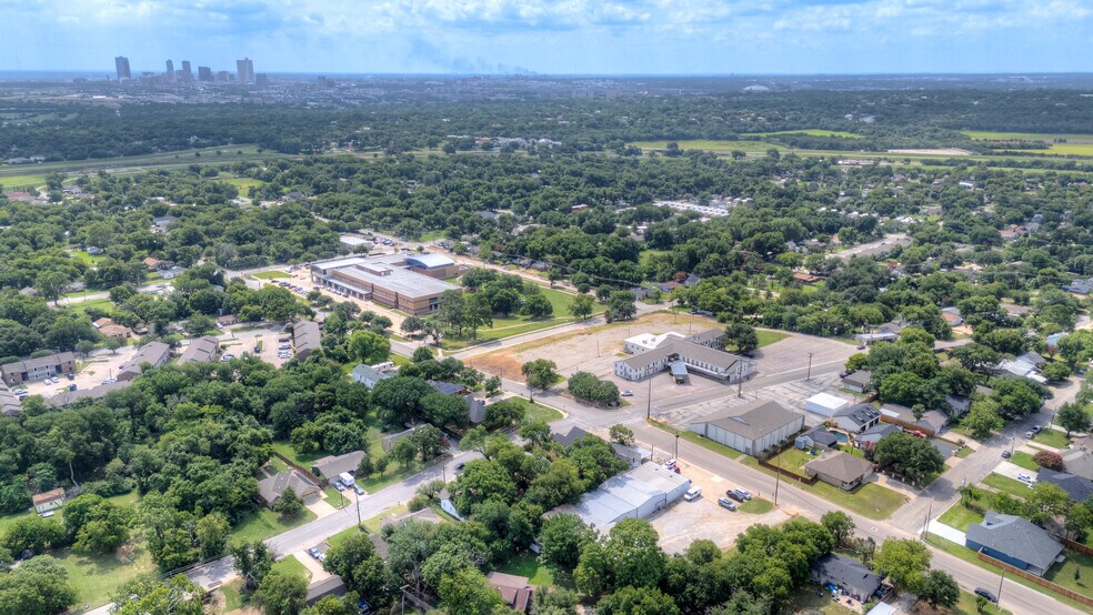 More Photos Of 4700 Barbara Rd, River Oaks Office For Sale