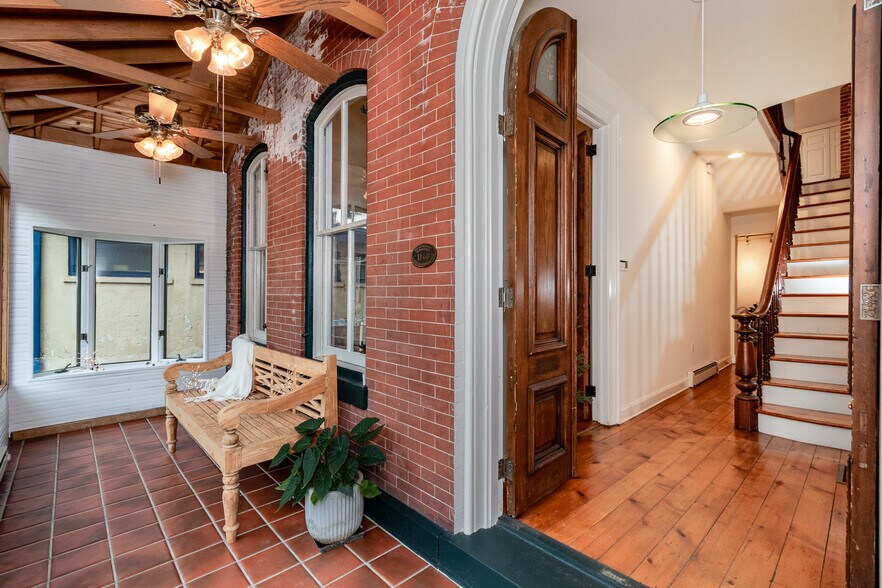 More Photos Of 24 N Main St, Lambertville Office For Sale