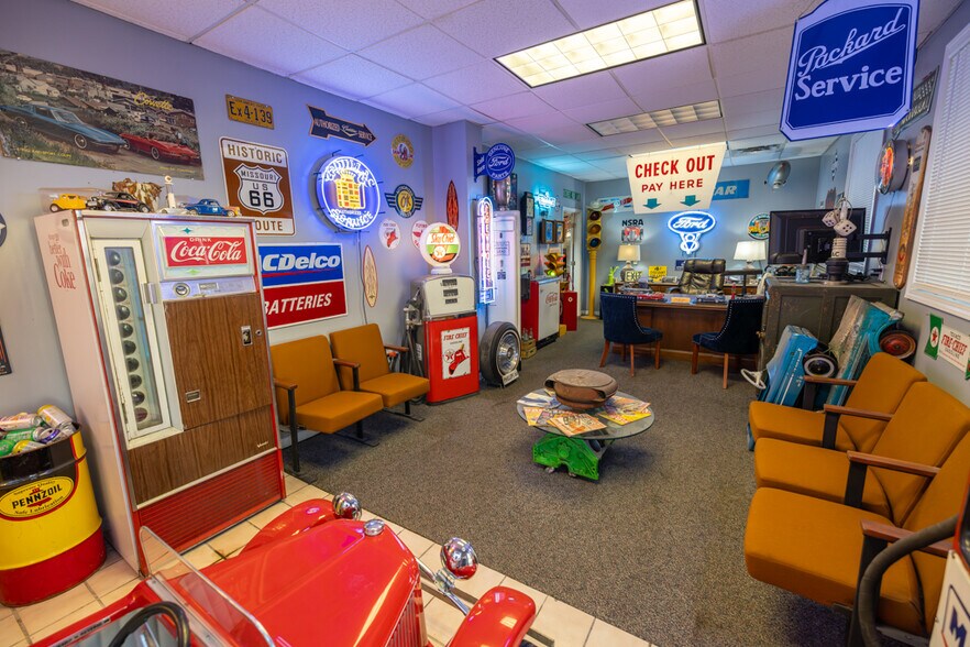 More Photos Of 23621 S State Route 291, Harrisonville Industrial For Sale