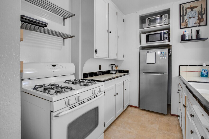 More Photos Of 209 Mira Mar Ave, Long Beach Multifamily For Sale