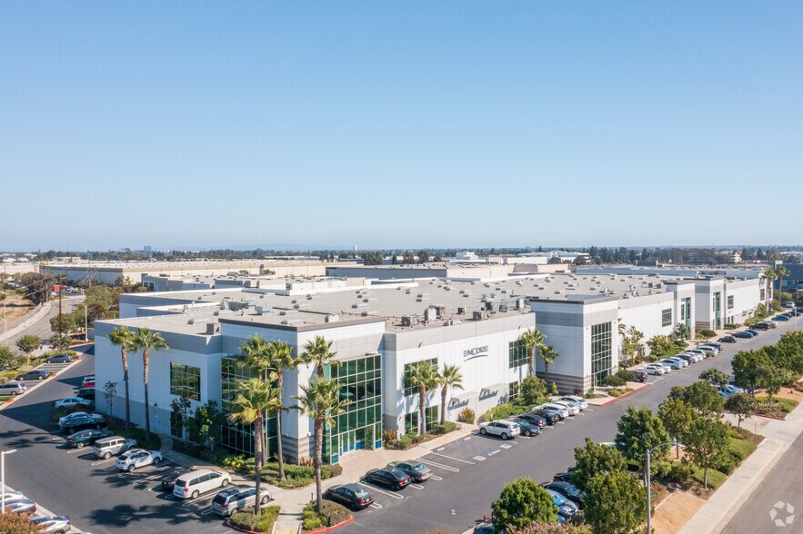 More Photos Of 14520 Delta Ln, Huntington Beach Distribution For Lease