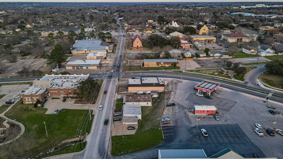 More Photos Of 400 N Austin Pky, Brenham General Retail For Sale