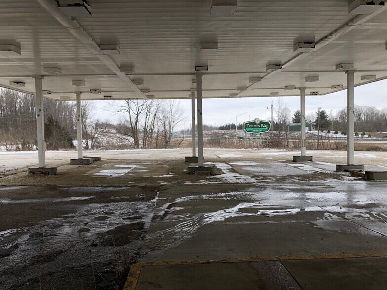 More Photos Of 7348 N Turner Rd, Bloomington Service Station For Sale