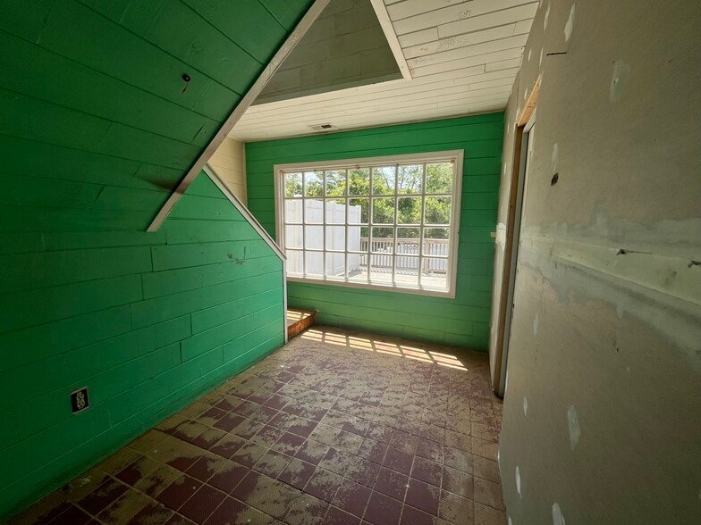 More Photos Of 6920 Post Rd, North Kingstown Office Residential For Lease