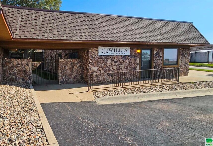 More Photos Of 700-706 Jackson St, Sioux City Office For Sale