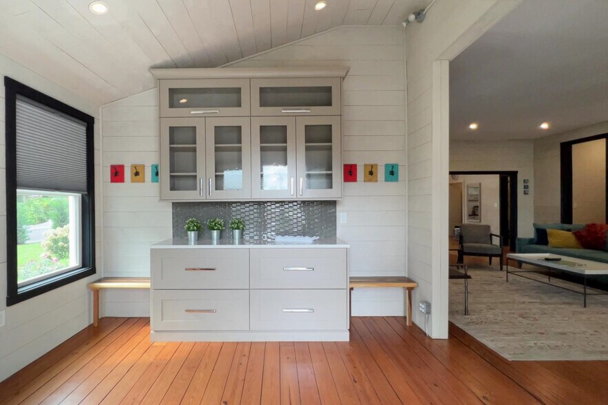 More Photos Of 156 Teaticket Hwy, Falmouth Freestanding For Sale