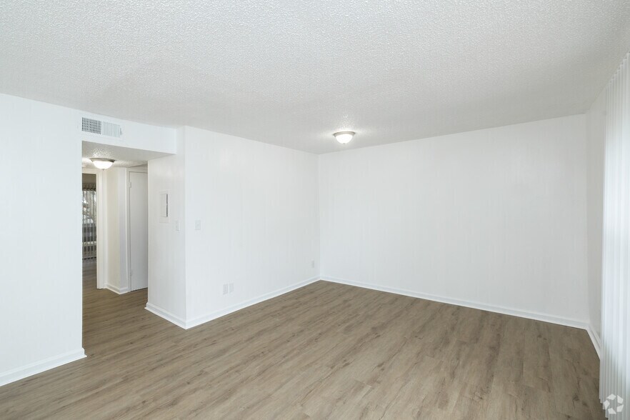 More Photos Of 4600 Twin Oaks Dr, Pensacola Apartments For Sale