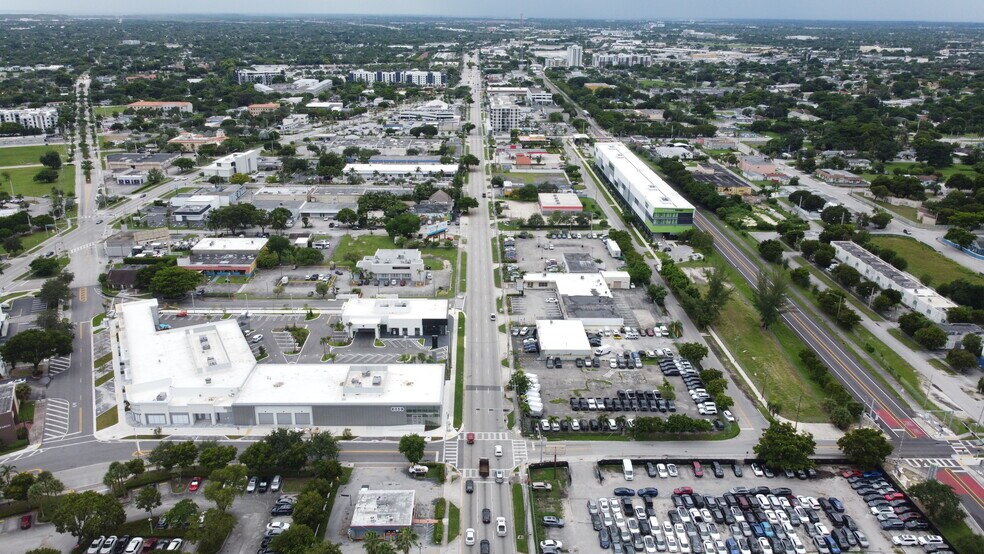 More Photos Of 17520 S Dixie Hwy, Miami Freestanding For Lease