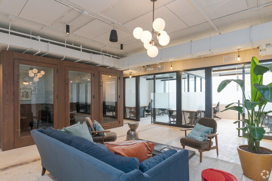 More Photos Of 100 N Biscayne Blvd, Miami Office For Lease