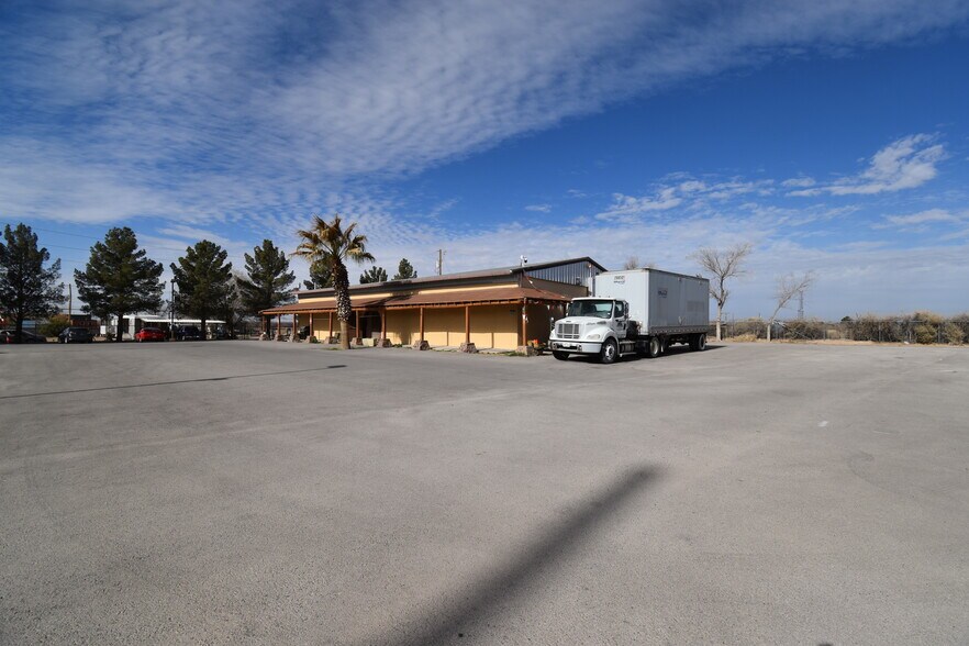 More Photos Of 201 Third NW St, Fabens Showroom For Sale