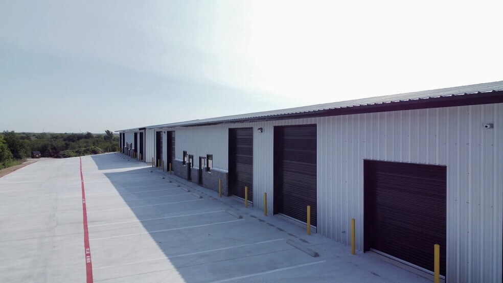 More Photos Of 1247 Watson E Ln, New Braunfels Warehouse For Lease