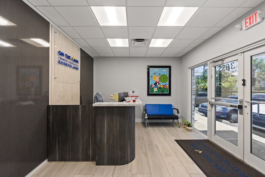 More Photos Of 3655 N Dixie Hwy, Oakland Park General Retail For Sale