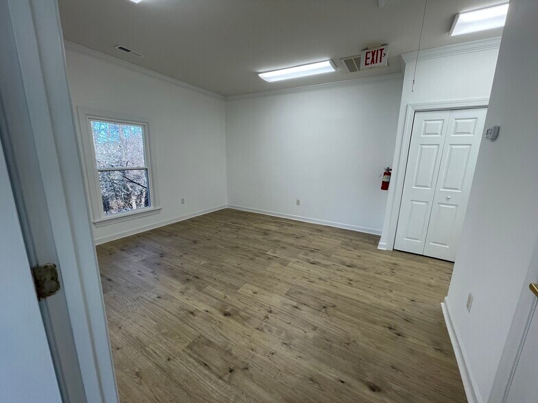 More Photos Of 111 Windel Dr, Raleigh Office Residential For Sale