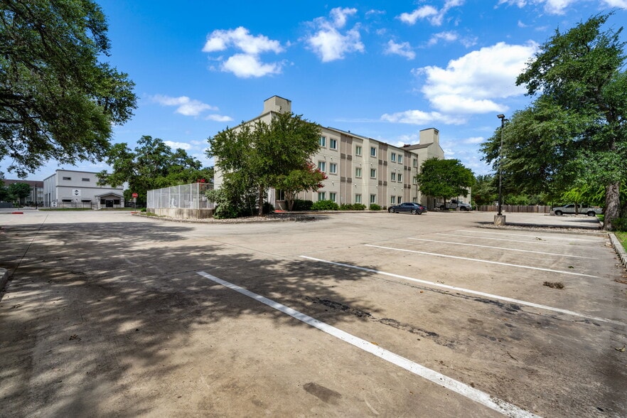 More Photos Of 126 Kenley Pl, San Antonio Hotel For Sale