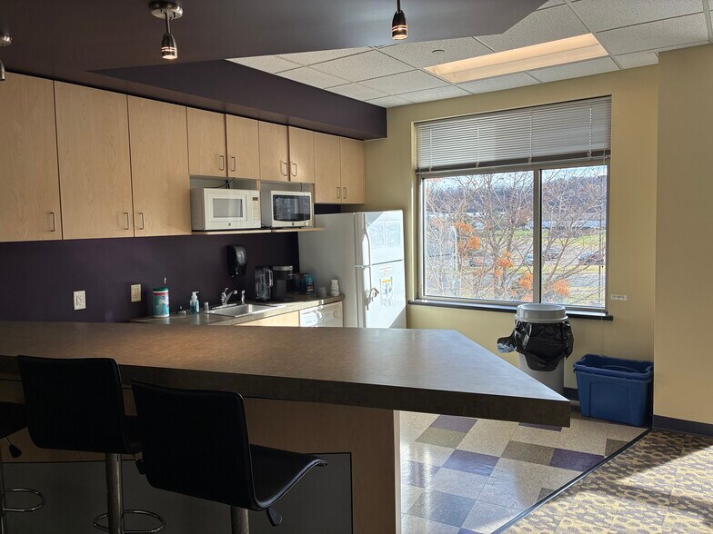 More Photos Of 625 Whitetail Blvd, River Falls Office For Lease