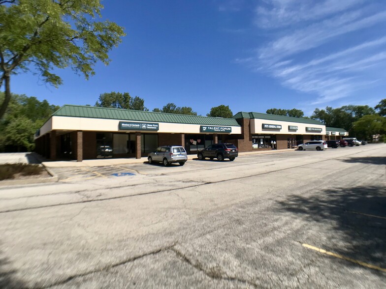 Primary Photo Of 394-454 Peterson Rd, Libertyville Unknown For Lease