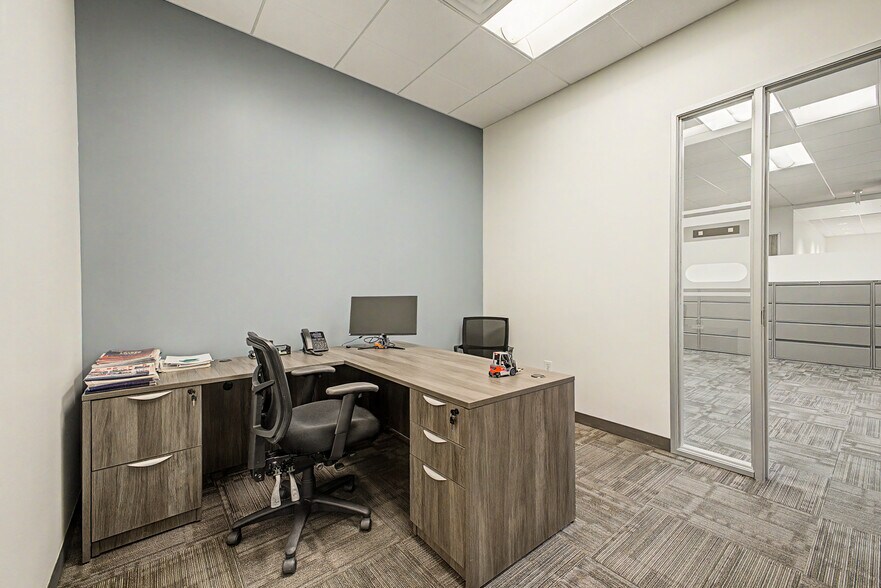 More Photos Of 230 N 48th Ave, Phoenix Manufacturing For Lease