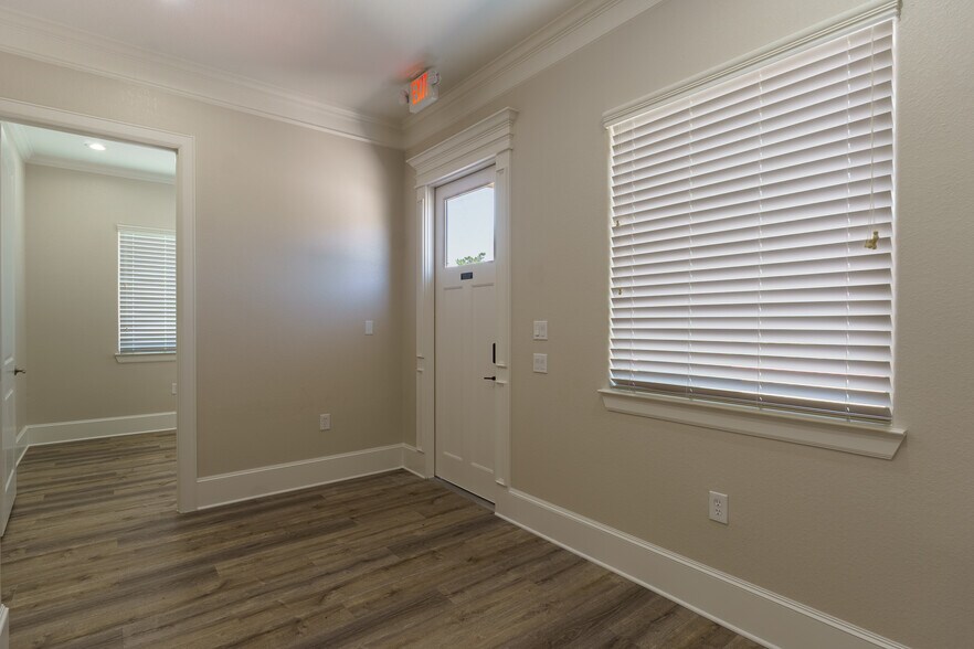 More Photos Of 19539 Champion Forest Dr, Spring Medical For Sale