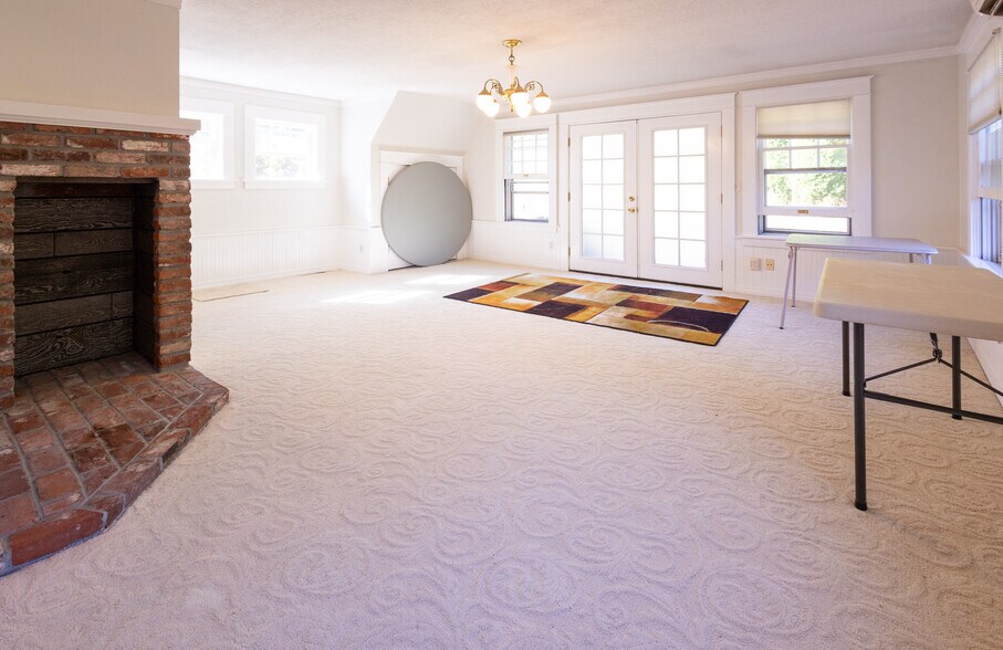 More Photos Of 20255 Willamette Dr, West Linn Specialty For Sale