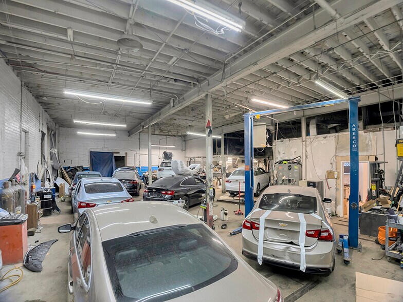 More Photos Of 7940 Tireman St, Detroit Auto Repair For Sale