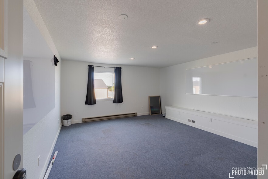 More Photos Of 612 Sinclair St, Gillette Industrial For Sale