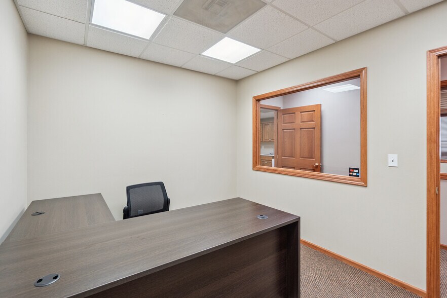 More Photos Of 101 E Linn St, Marshalltown Office For Sale