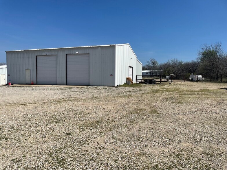 More Photos Of 160 Cimmarron Trail, Runaway Bay Light Manufacturing For Sale