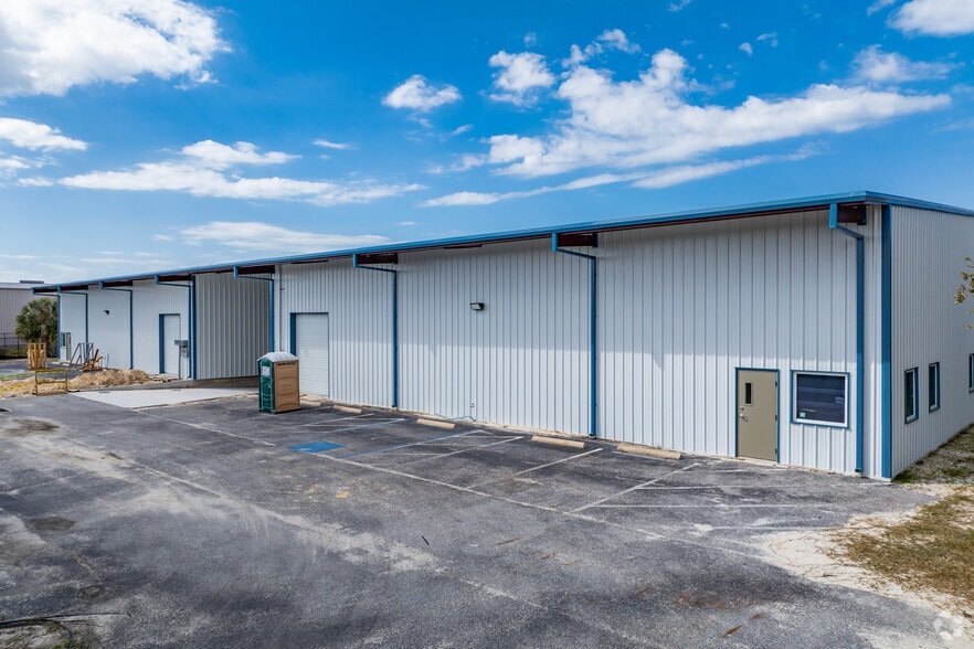 More Photos Of 16557 Galway Park Rd, Hudson Warehouse For Lease