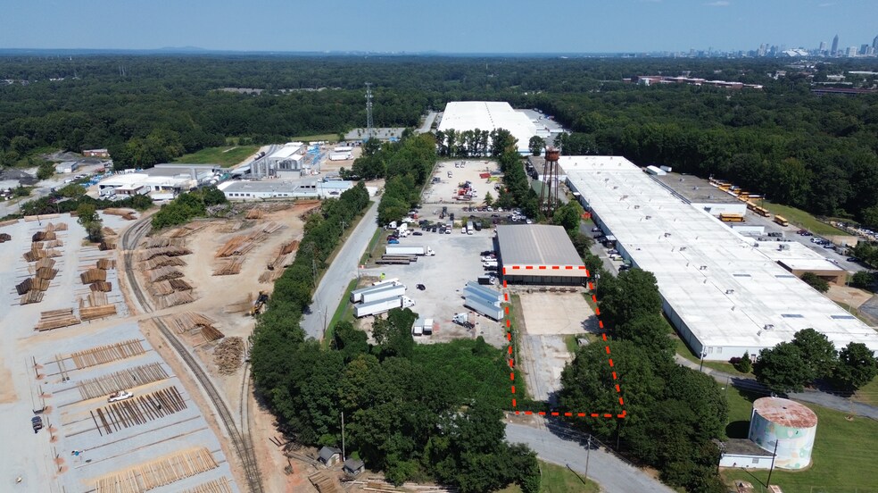 More Photos Of 2336 Lawrence Ave, Atlanta Truck Terminal For Lease