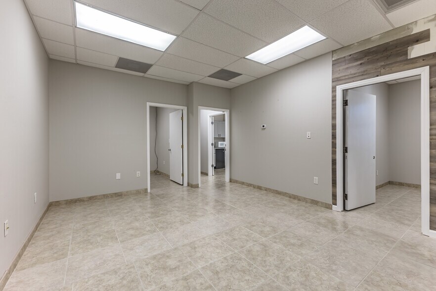 More Photos Of 8359 Stringfellow Rd, Saint James City Medical For Lease