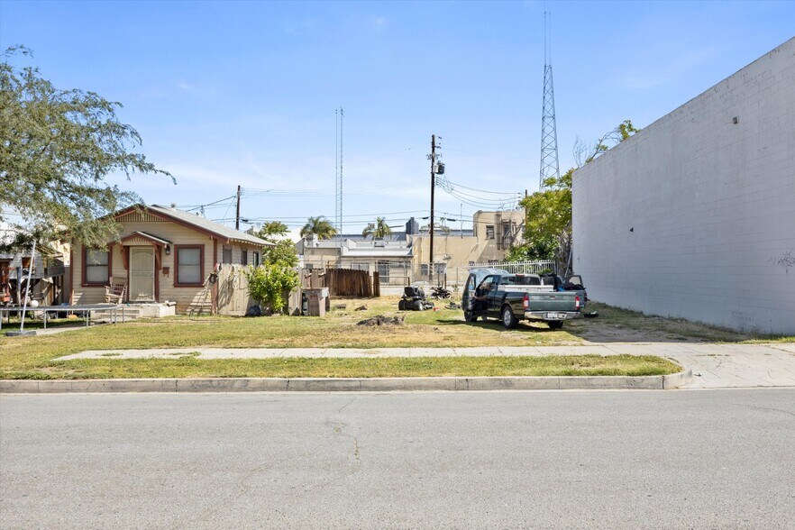 More Photos Of 205 E 18th St, Bakersfield Manufacturing For Sale