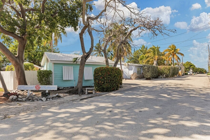 More Photos Of 243 61st St, Marathon Hotel For Sale