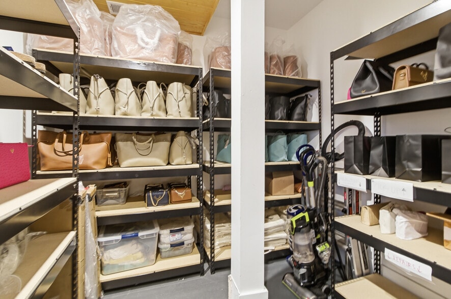 More Photos Of 84 Spring St, Charleston Storefront Retail Residential For Lease