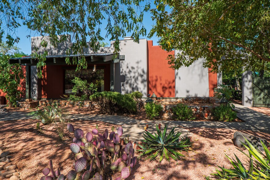 More Photos Of 110 Oak Creek Blvd, Sedona Specialty For Sale