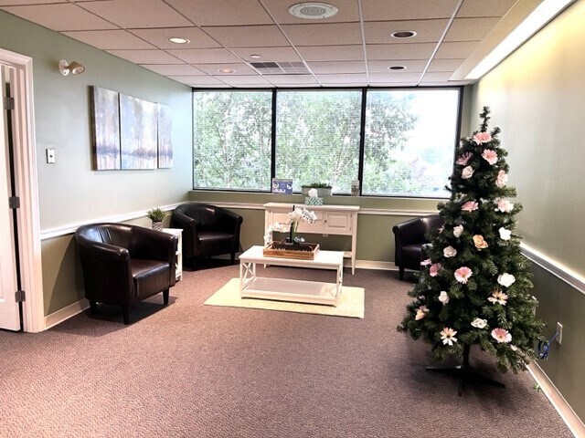 More Photos Of 1650 Elm St, Manchester Medical For Sale