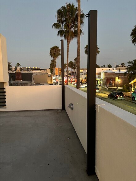 More Photos Of 1319 Abbot Kinney Blvd, Venice Loft Creative Space For Lease