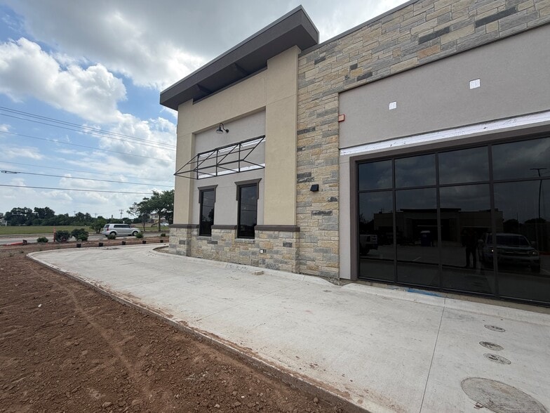 More Photos Of 1012 Municipal Dr, Leander Unknown For Lease