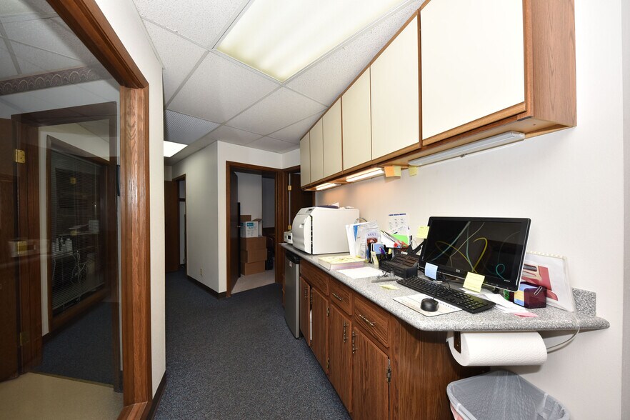 More Photos Of 7400 W Brown Deer Rd, Milwaukee Office For Sale