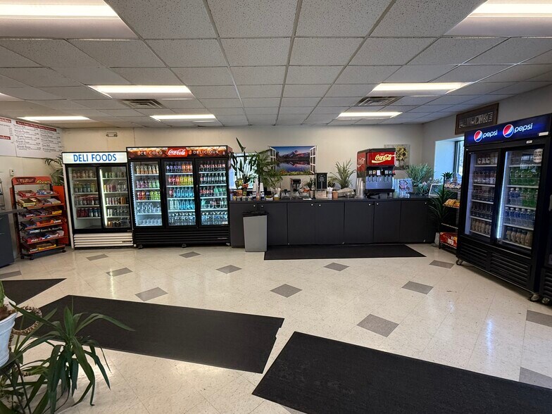 More Photos Of 619 Central Ave E, Edgewater Restaurant For Lease