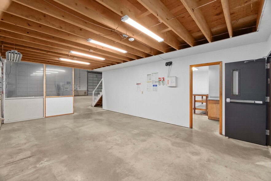 More Photos Of 21 Adonai Ct, Shelton Manufacturing For Sale