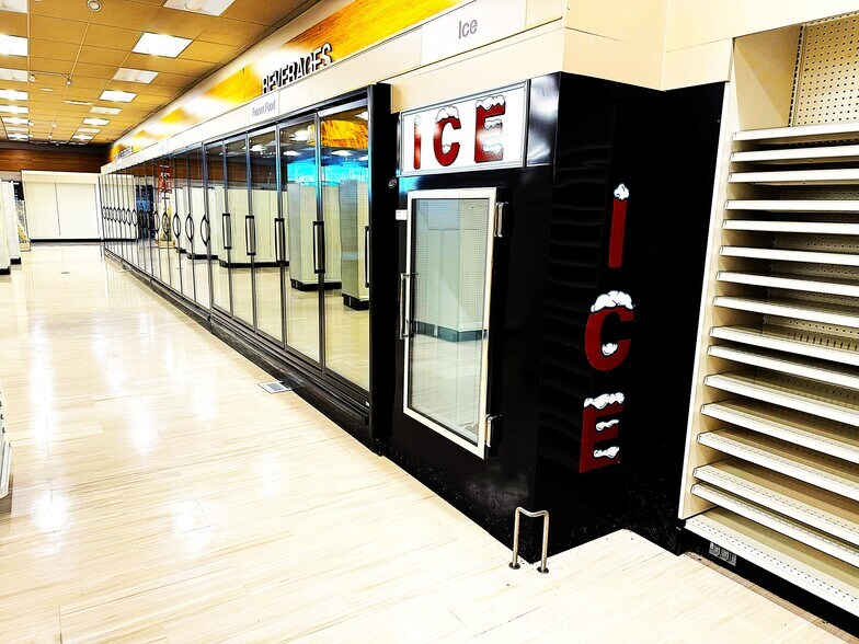 More Photos Of 636 N Main St, Phoenix General Retail For Lease