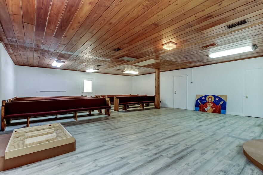 More Photos Of 4539 Mile Stretch Dr, Holiday Office For Sale