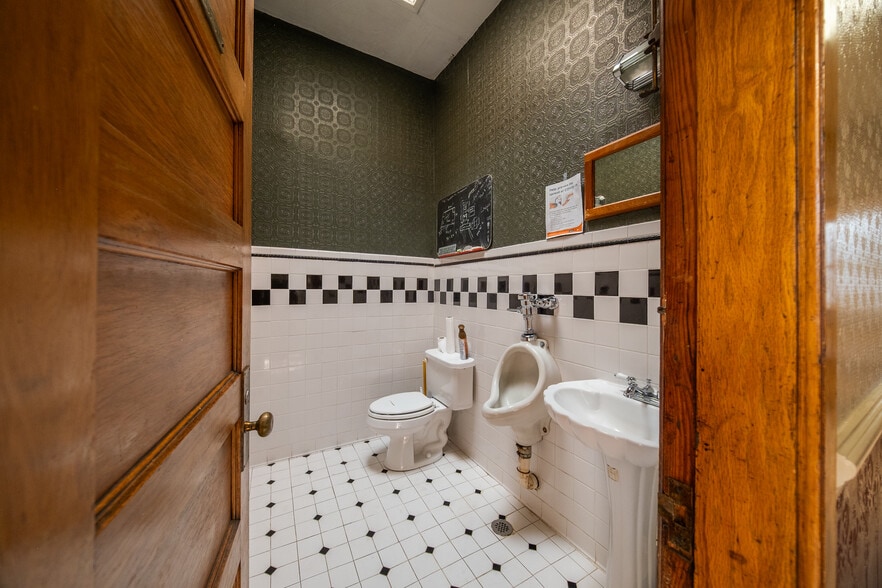More Photos Of 524 S Elm St, Greensboro Loft Creative Space For Sale