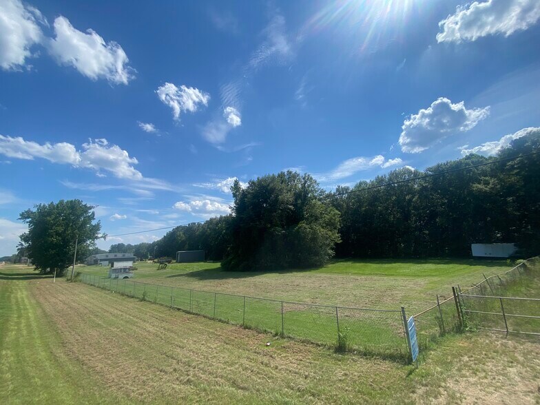 More Photos Of 801 MS-35 Hwy, Carthage Light Distribution For Sale