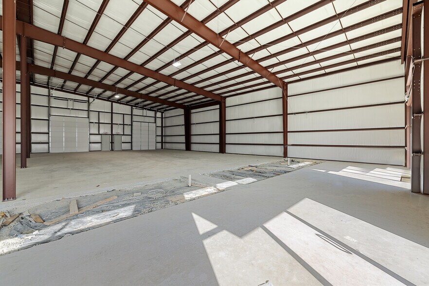 More Photos Of 202 W 1st St, Taylor Flex For Lease