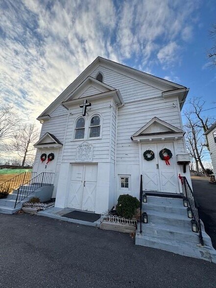 More Photos Of 289-291 Park Ave, Huntington Religious Facility For Lease