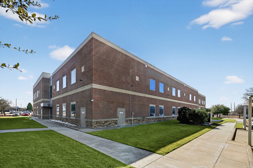 More Photos Of 341 Wheatfield Dr, Sunnyvale Medical For Lease