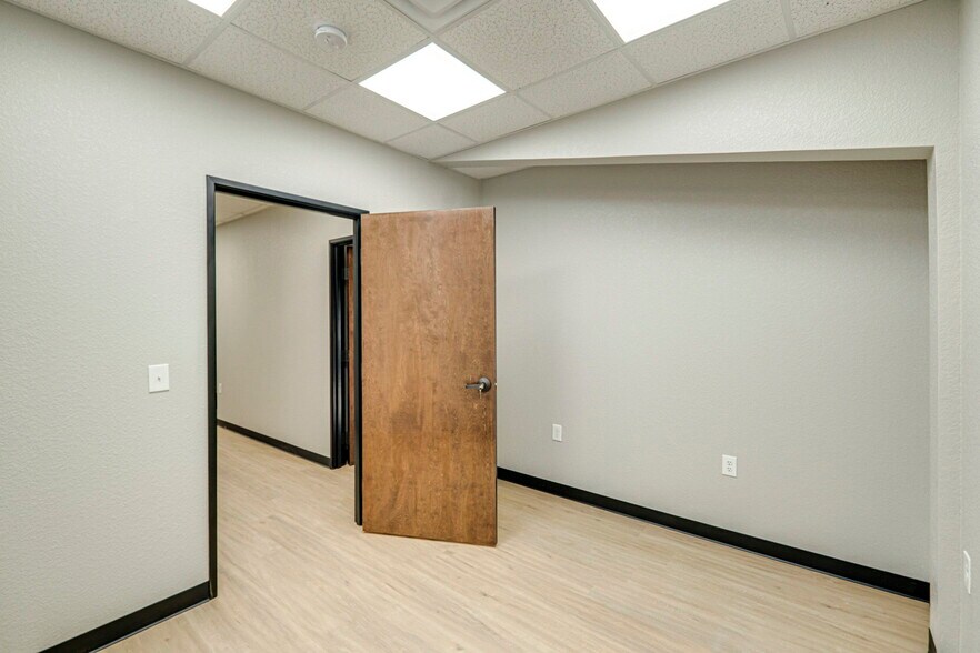 More Photos Of 16791 W Basin St, Odessa Warehouse For Sale